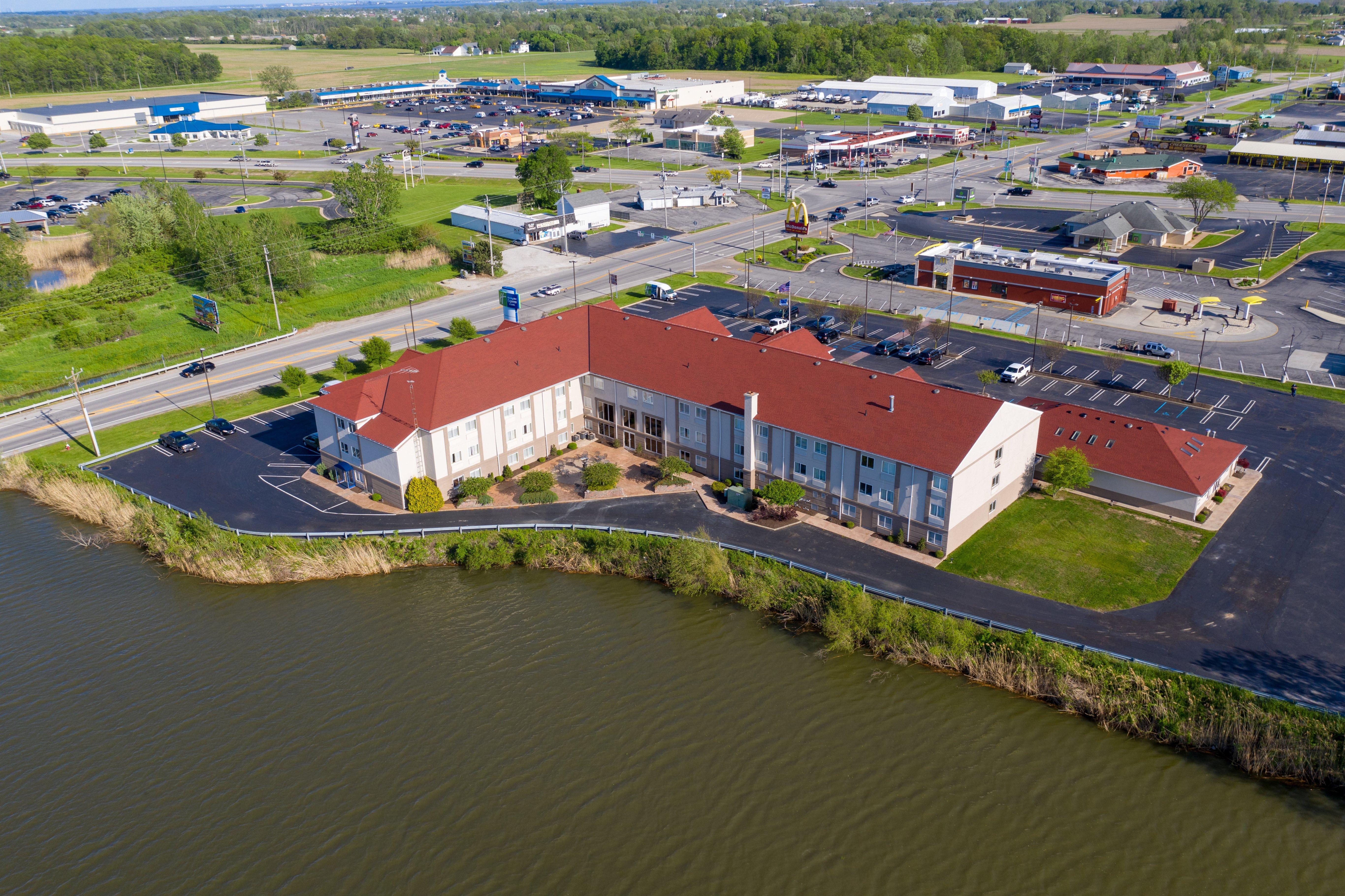 Hotel Express & Port Clinton-catawba Island By Ihg Port Clinton