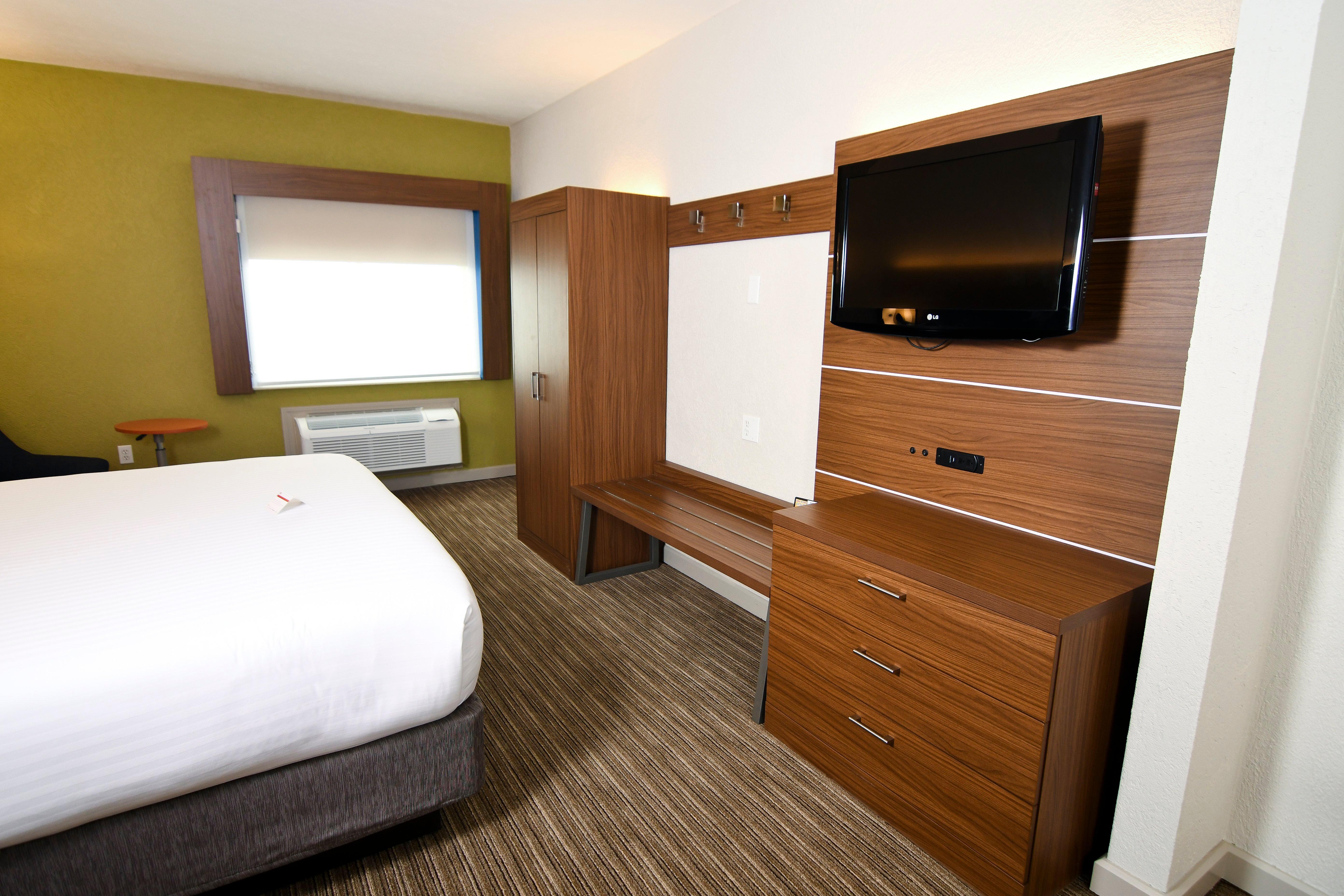 Hotel Express & Port Clinton-catawba Island By Ihg
